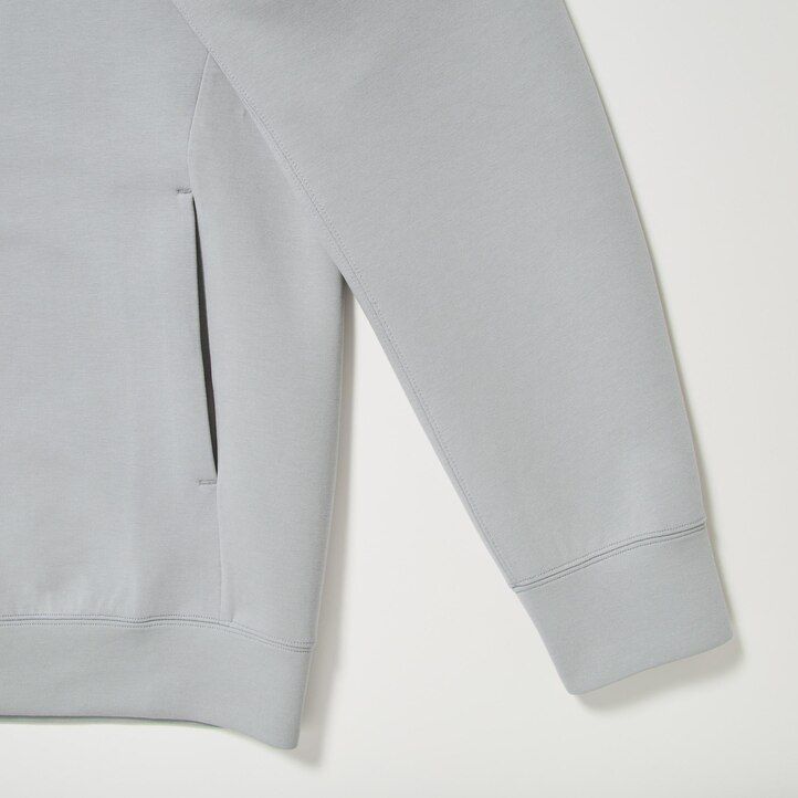 svetlo siva moška jopa z zadrgo uniqlo dry stretch