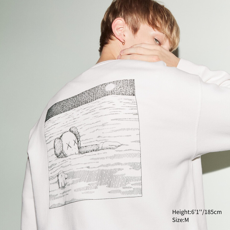 moška jopa z grafiksom uniqlo kaws ut bela