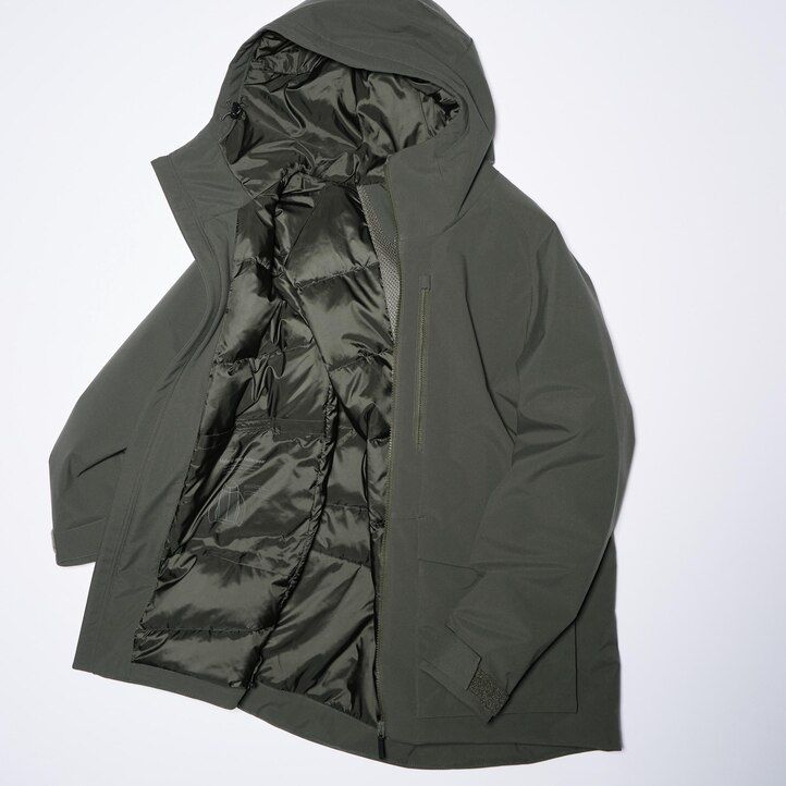 moške uniqlo hibridne puhove jakne s 3d krojem temno sive