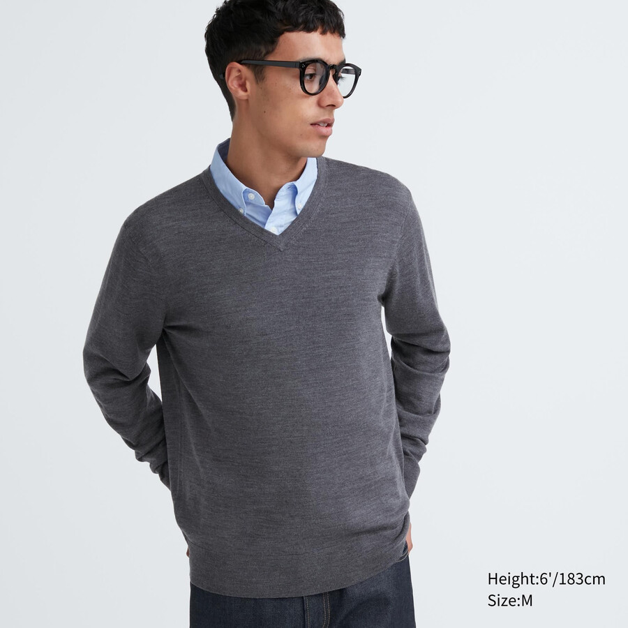 moški puloverji uniqlo z v-izrezom iz ekstra fine merino volne sive barve