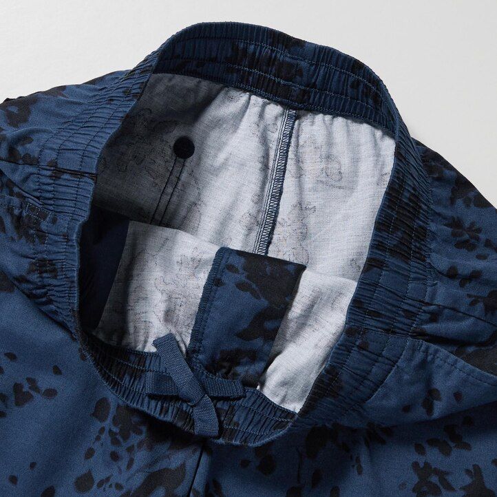 moške hlače uniqlo dry stretch z vzorcem listov easys zelene barve