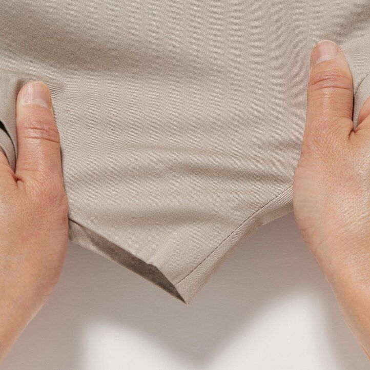 moške hlače uniqlo stretch slim fit sive