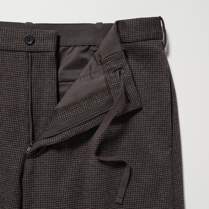 temno rjave moške elegantne hlače uniqlo houndstooth do gležnjev