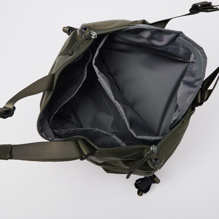 Črne ženske torbe uniqlo two way utility