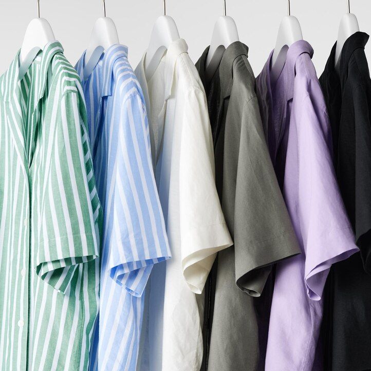 Ženska bluza uniqlo z odprtimi rokavi in črtami iz mešanice lana svetlo modra