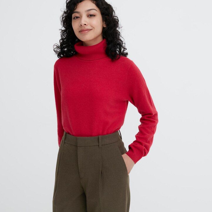 sivi ženski nagubani topovi uniqlo heattech